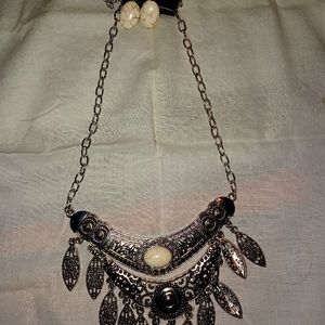 Paparazzi Dangle Necklace and Earrings Set